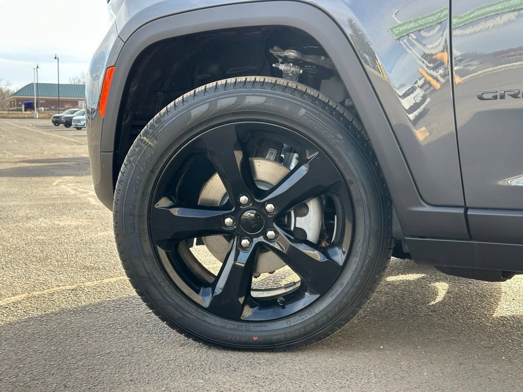 New 2026 Jeep Grand Cherokee Limited w/ Limited Altitude Package AWD/4WD image 8