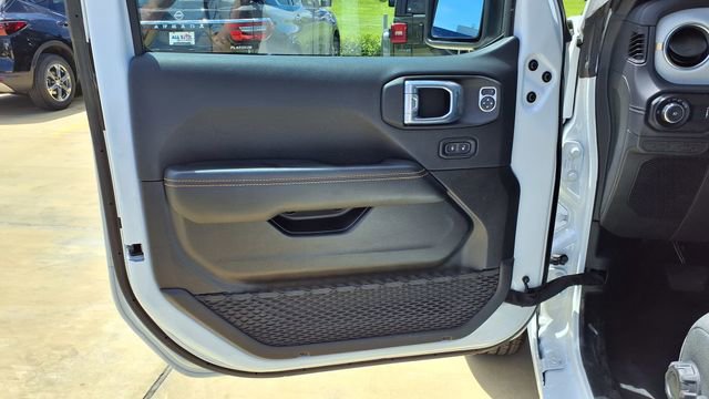 Used 2025 Jeep Wrangler Sahara image 17