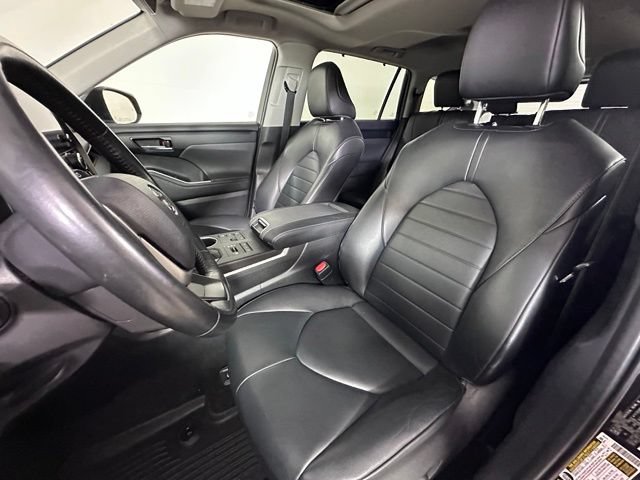 Used 2023 Toyota Highlander XLE AWD/4WD image 24
