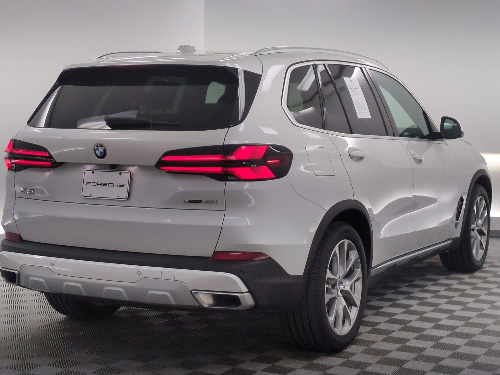 Used 2024 BMW X5 xDrive40i w/ Premium Package image 9