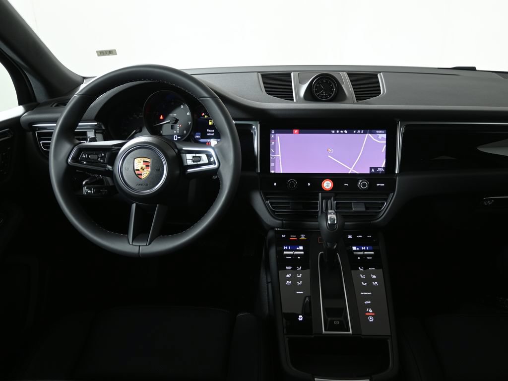 Used 2026 Porsche Macan AWD/4WD image 17