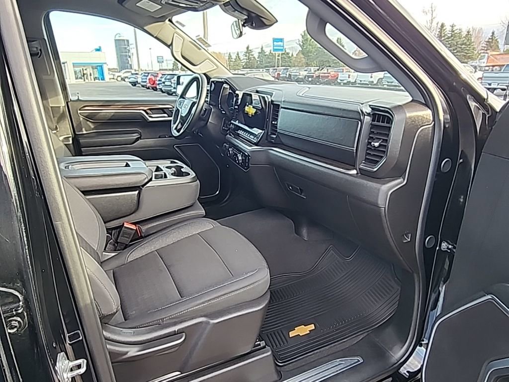Used 2025 Chevrolet Silverado 1500 LT image 14