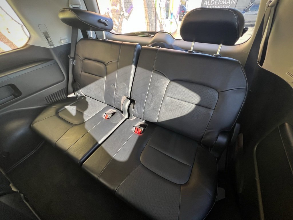 Used 2013 Toyota Land Cruiser image 25