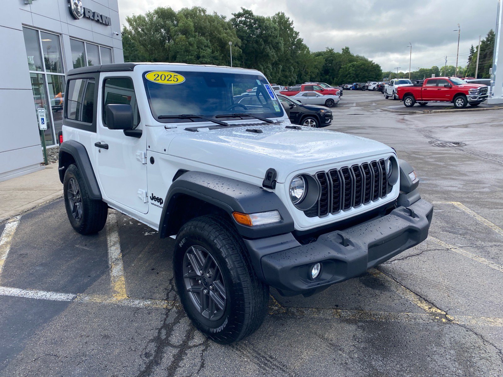 Used 2025 Jeep Wrangler Sport AWD/4WD image 7