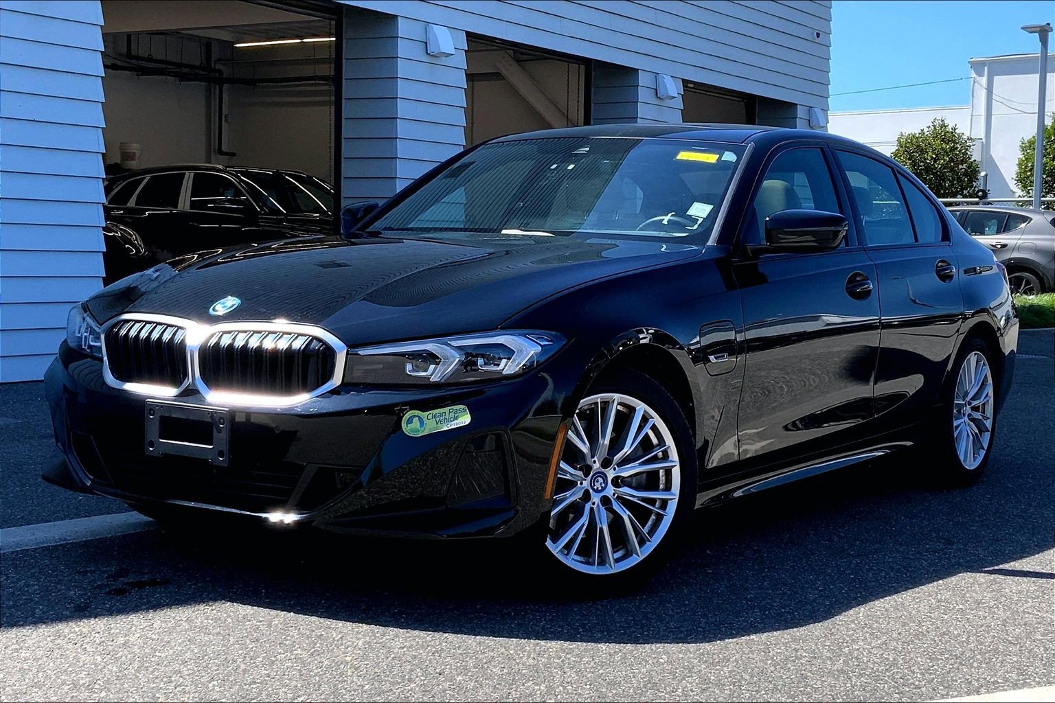 Used 2023 BMW 330e w/ Driving Assistance Package RWD video 1