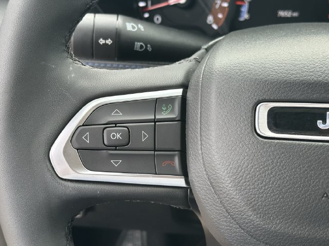 Used 2026 Jeep Compass Latitude AWD/4WD image 12