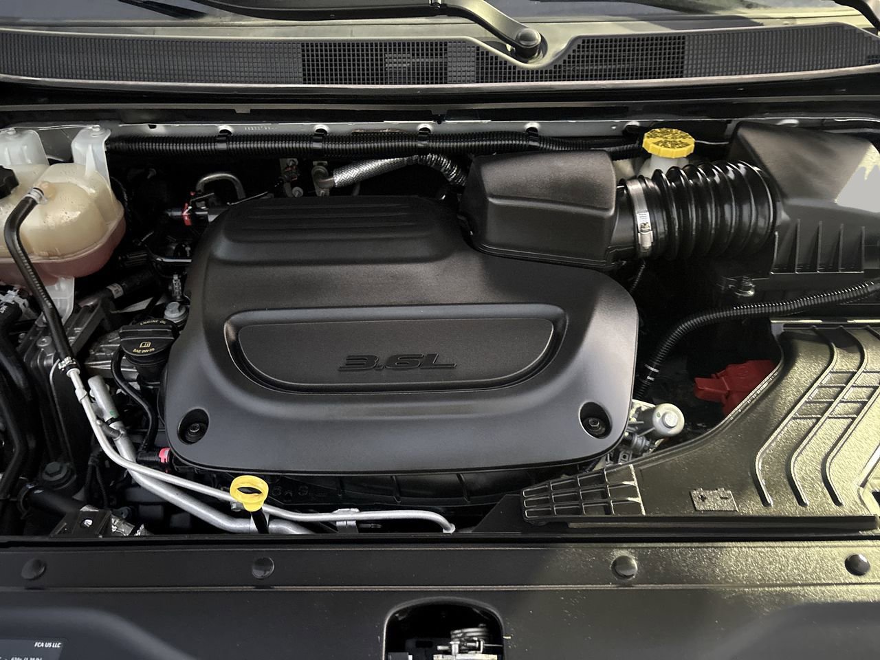 Used 2022 Chrysler Voyager LX image 11