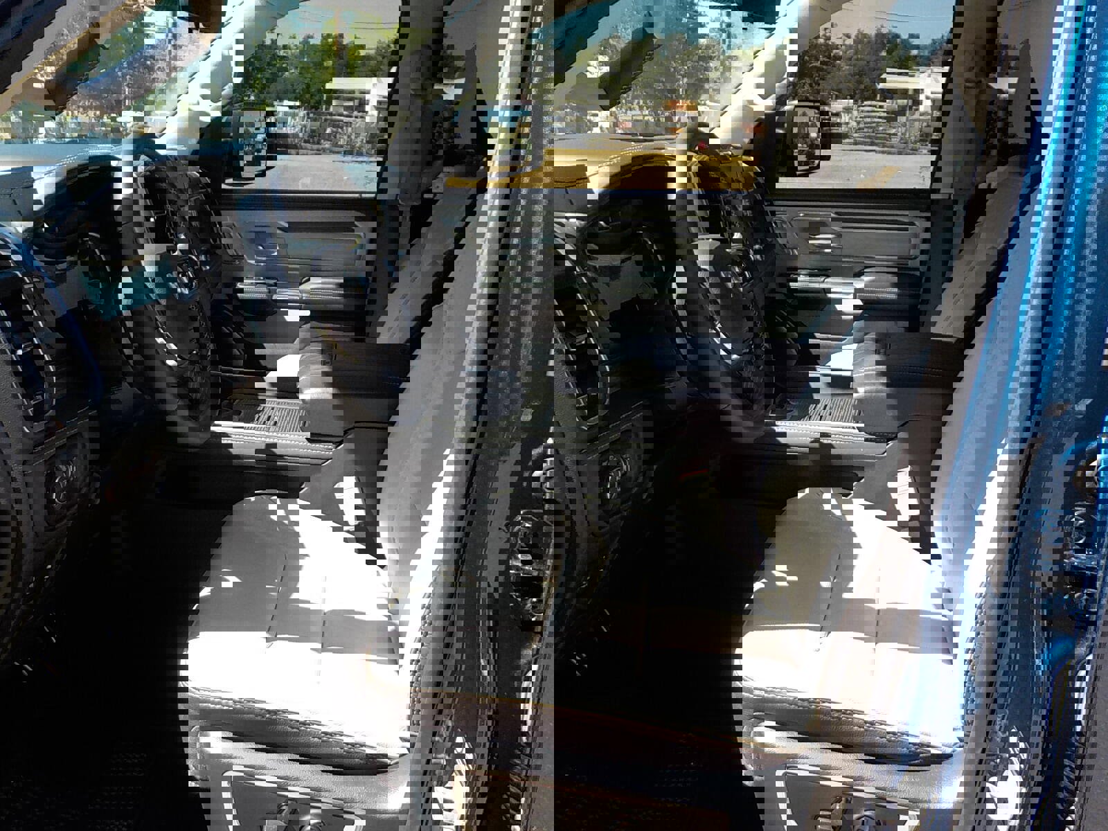 Used 2023 RAM 1500 Limited image 15