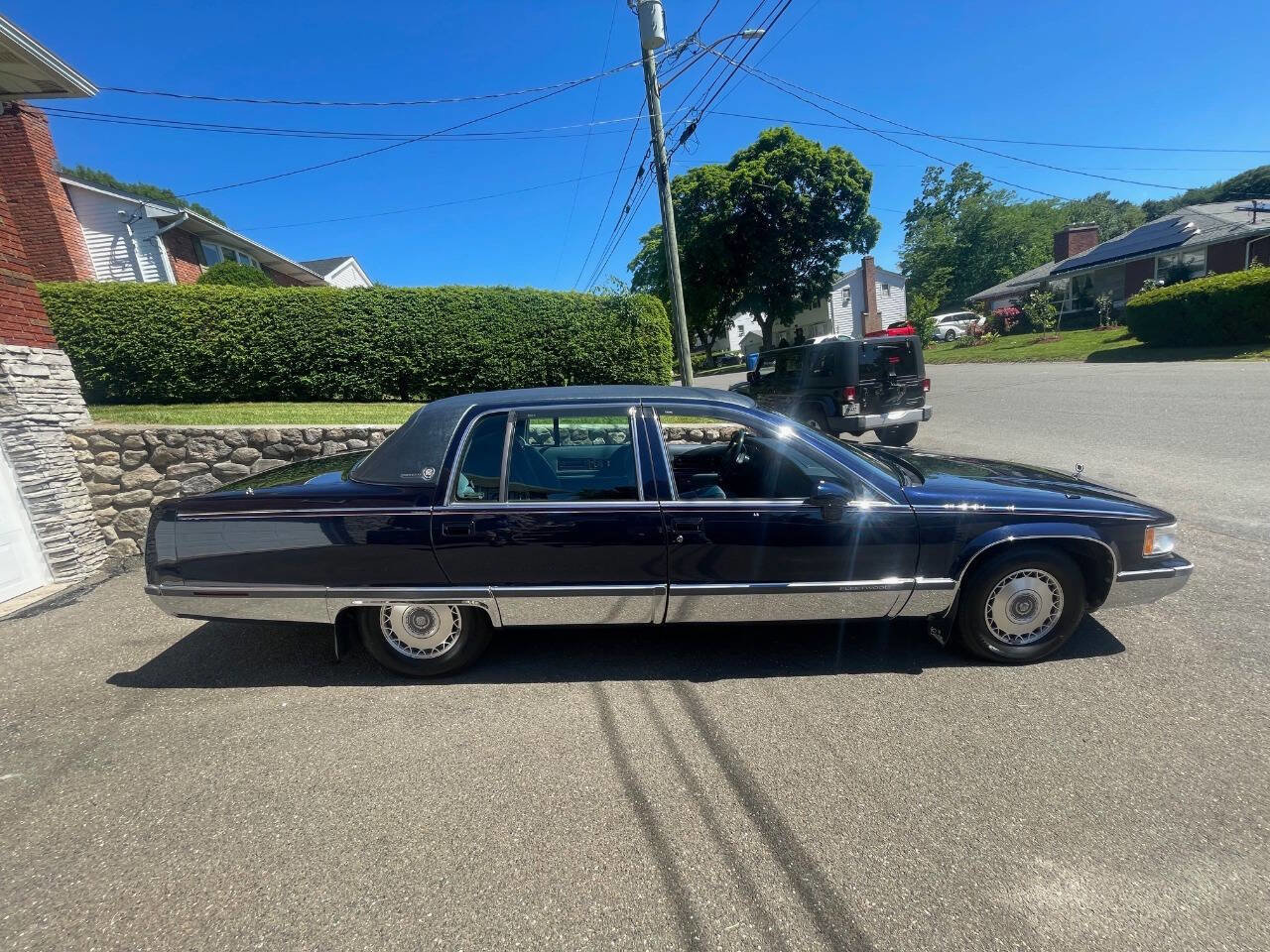 Used 1994 Cadillac Fleetwood Brougham RWD image 2