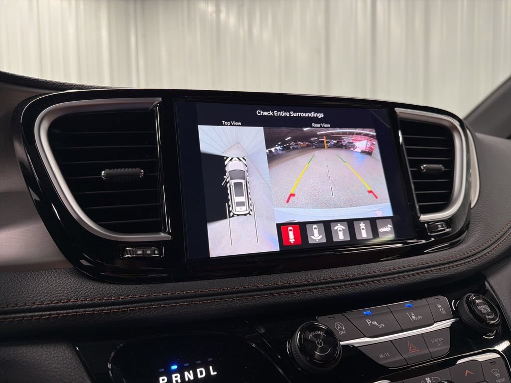 New 2026 Chrysler Pacifica Pinnacle w/ Trailer Tow Group FWD image 27