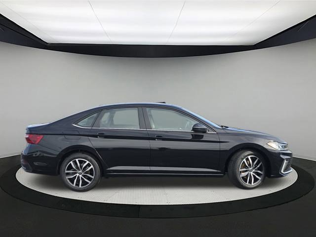 New 2026 Volkswagen Jetta SE image 8