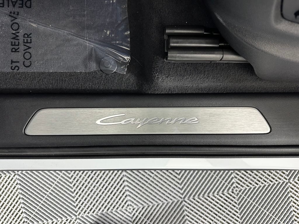 Certified 2025 Porsche Cayenne AWD/4WD image 20