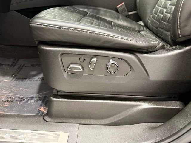 Used 2023 Cadillac Escalade ESV Sport Platinum image 16