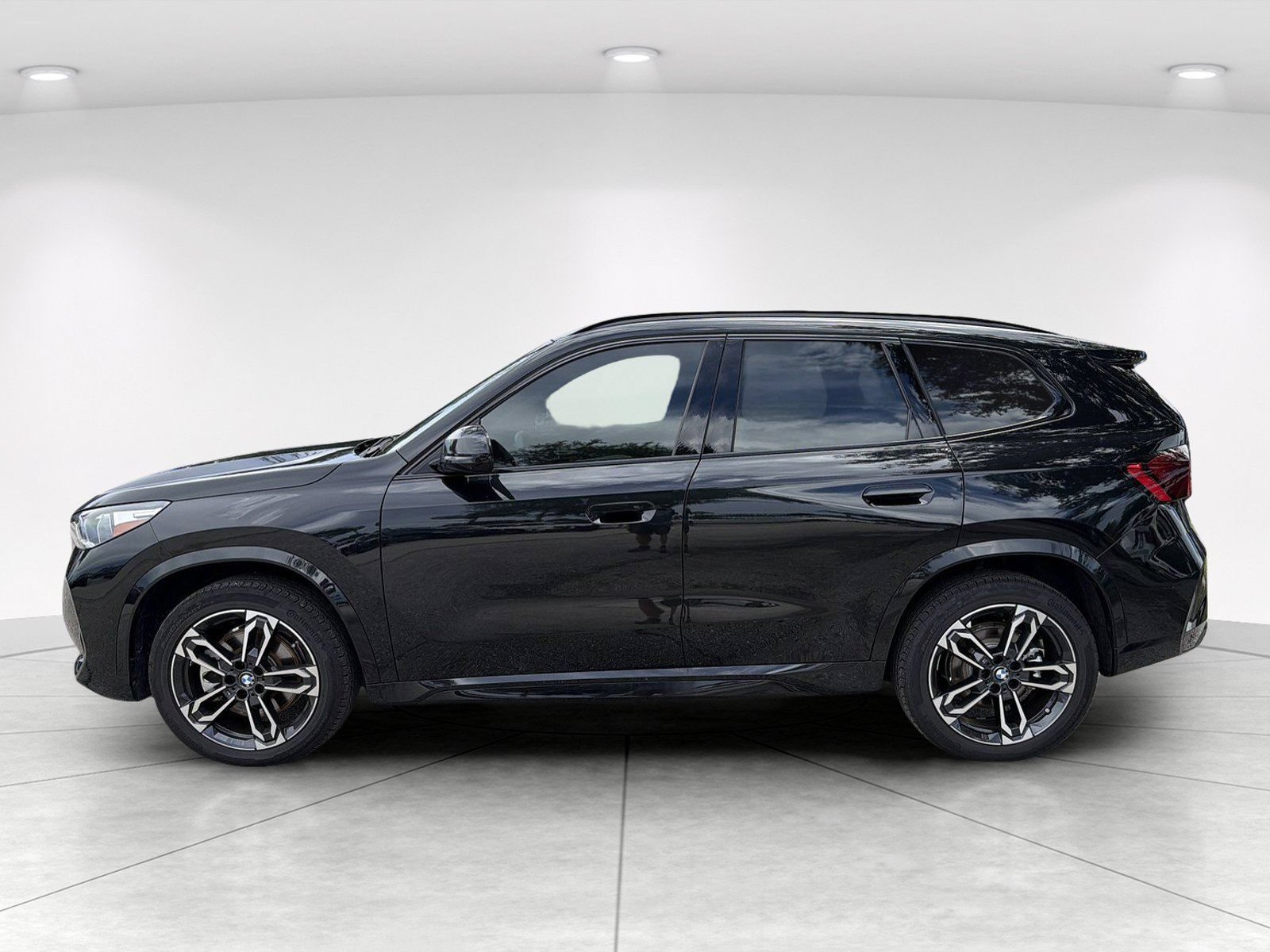 New 2026 BMW X1 xDrive28i w/ Technology Package AWD/4WD image 7