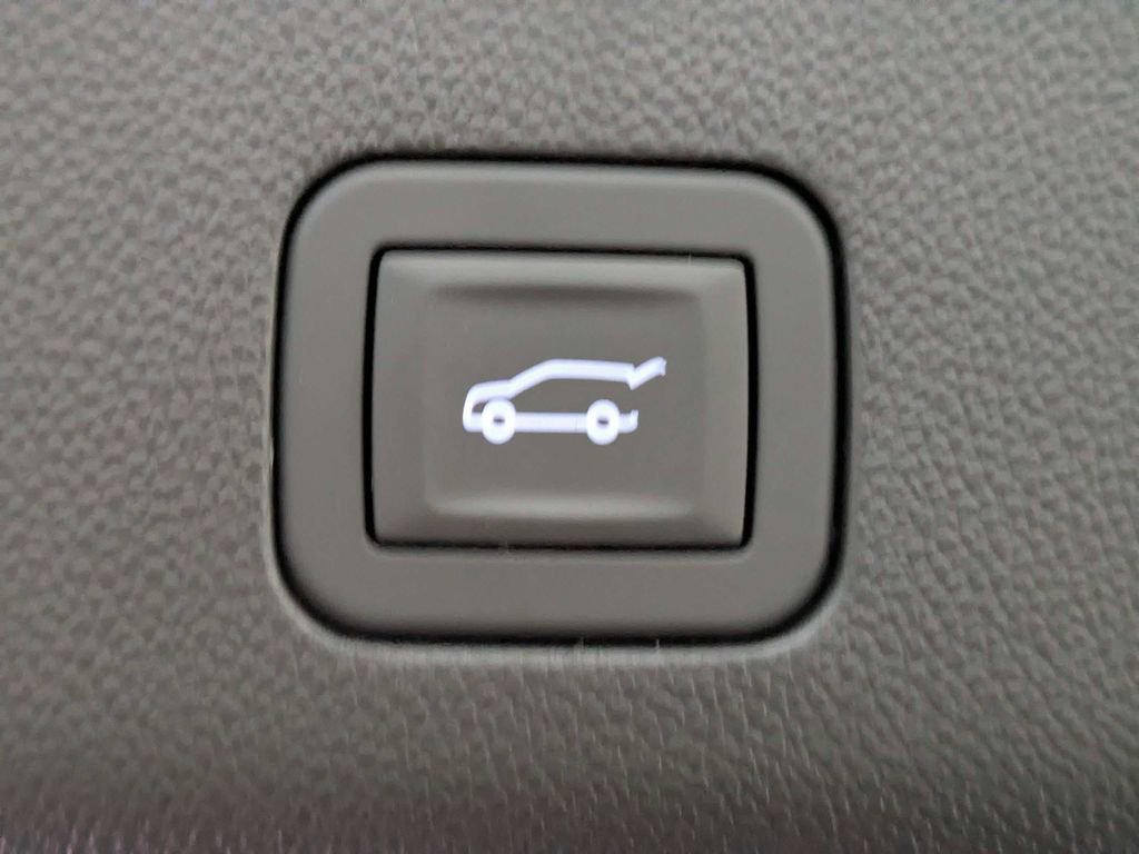 Certified 2026 Cadillac Escalade V w/ LPO, ONYX Package AWD/4WD image 15