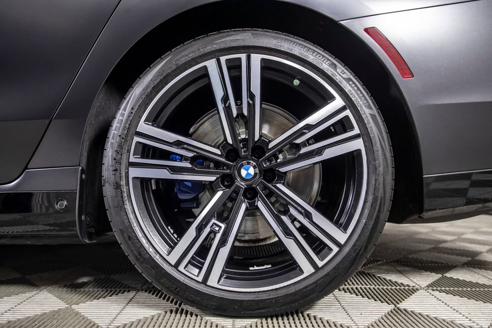Used 2023 BMW i7 xDrive60 w/ Executive Package 2 AWD/4WD image 52