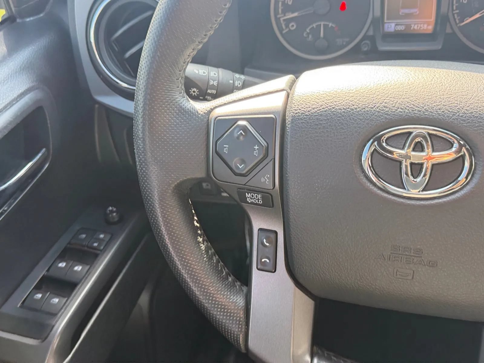 Used 2023 Toyota Tacoma TRD Off-Road w/ Technology Package AWD/4WD image 22