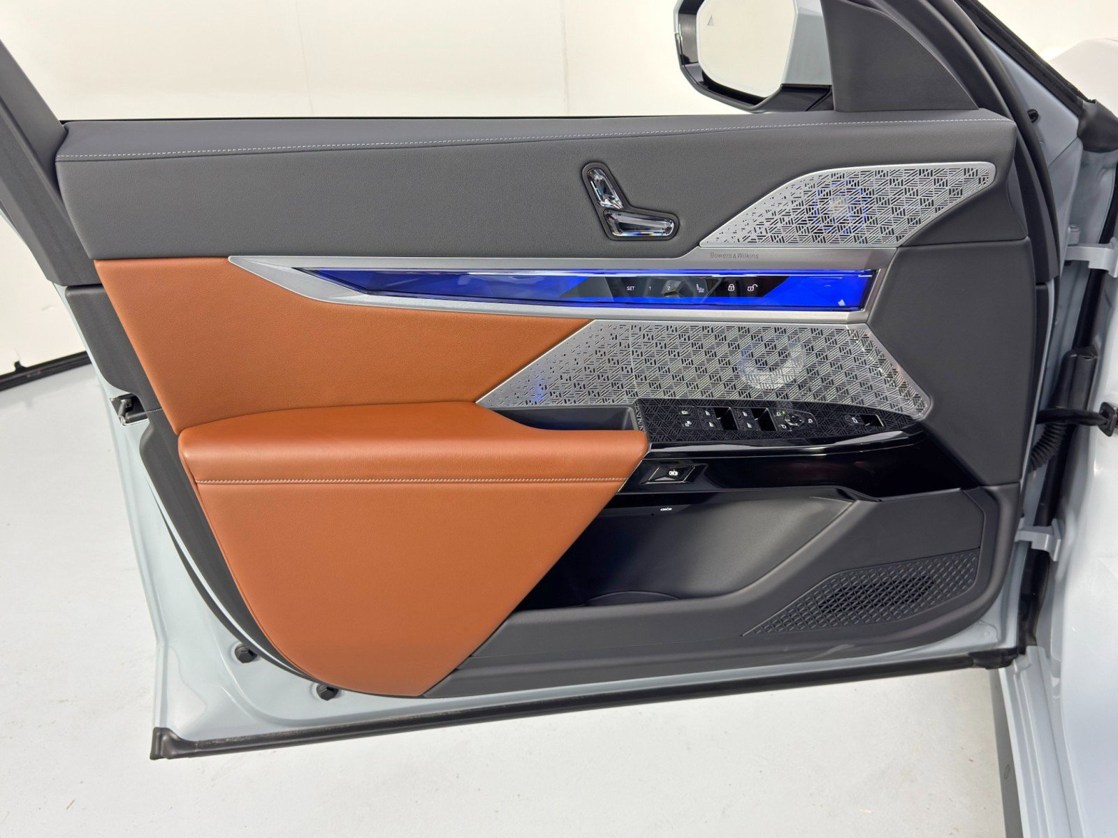 Used 2023 BMW i7 xDrive60 w/ Executive Package 2 image 52