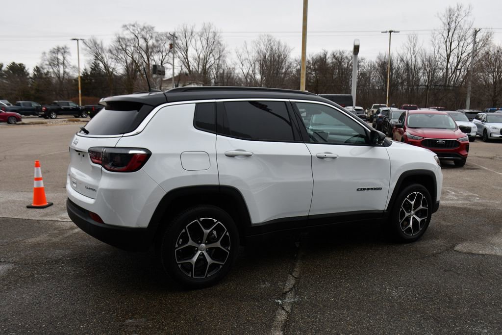 Used 2024 Jeep Compass Limited image 7
