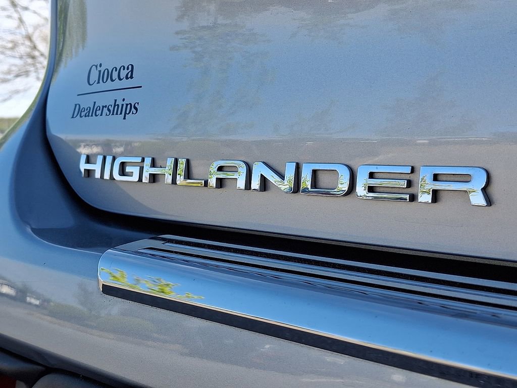Used 2023 Toyota Highlander XLE FWD image 33