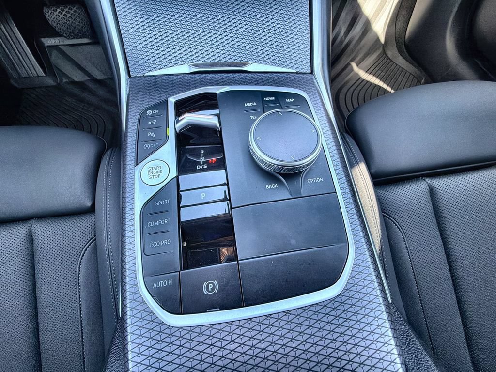 Used 2026 BMW 330i xDrive Sedan w/ Premium Package AWD/4WD image 25