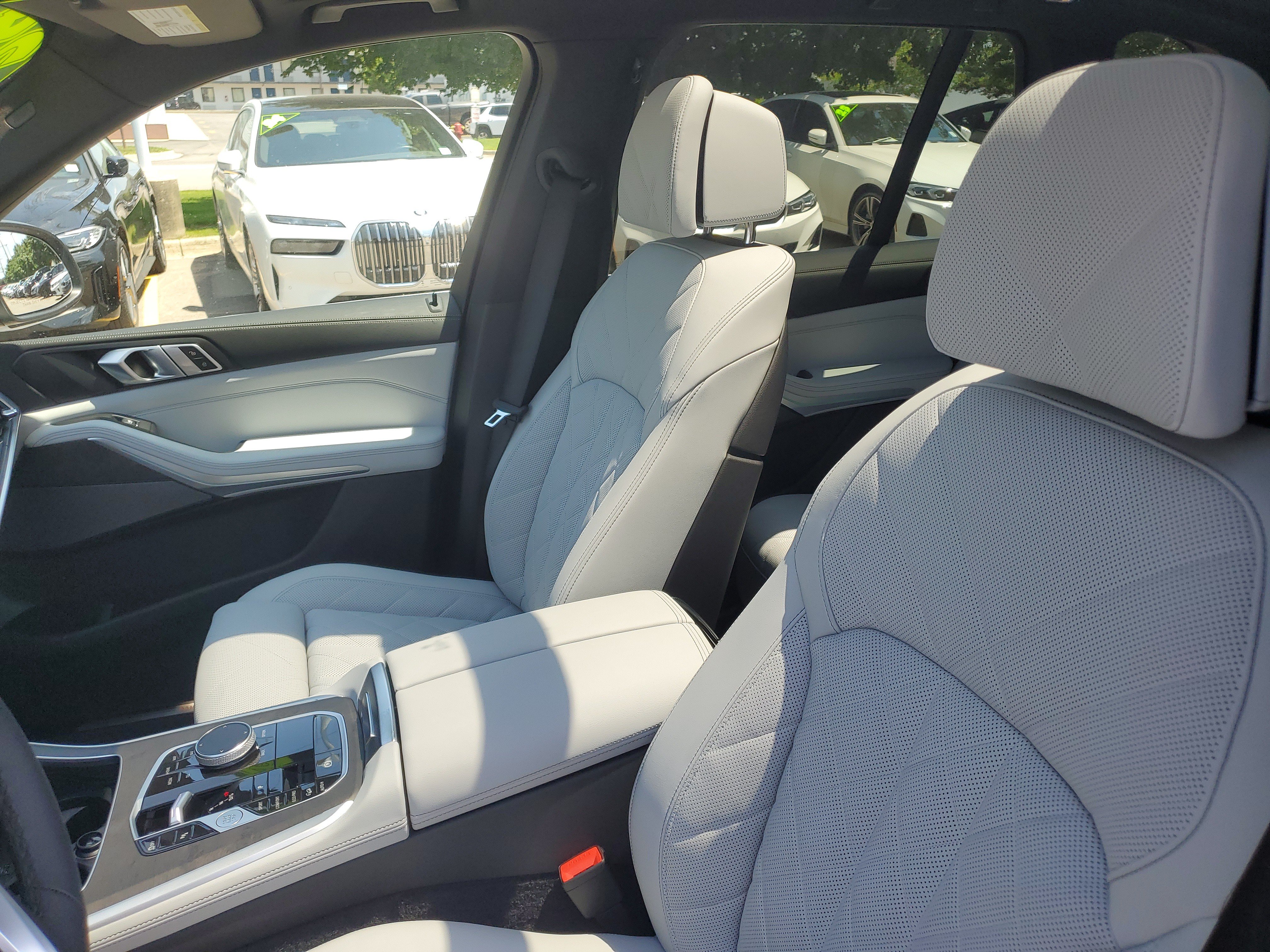 Used 2024 BMW X5 xDrive40i w/ Premium Package AWD/4WD image 9