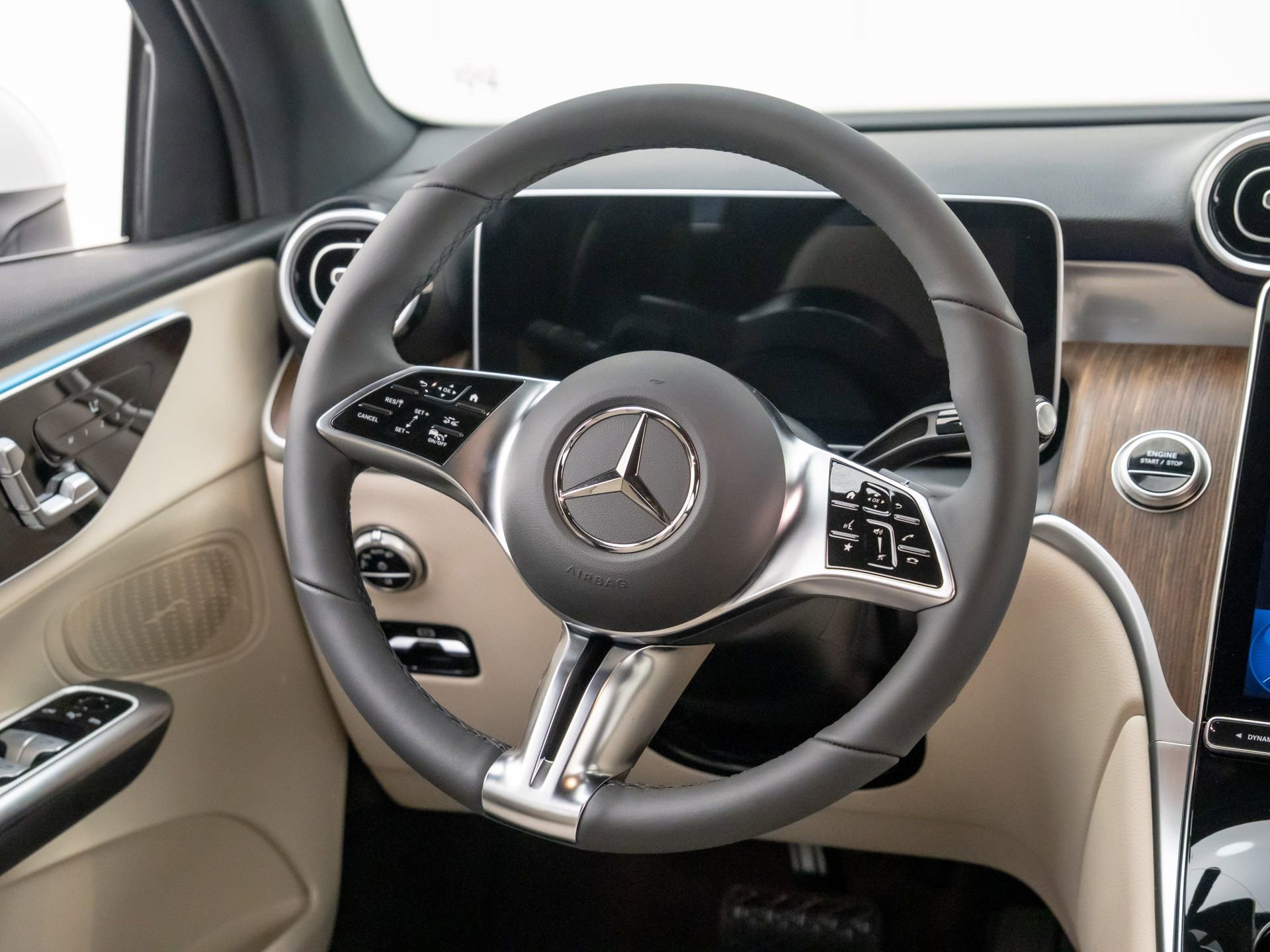 New 2025 Mercedes-Benz GLC 350e 4MATIC image 11