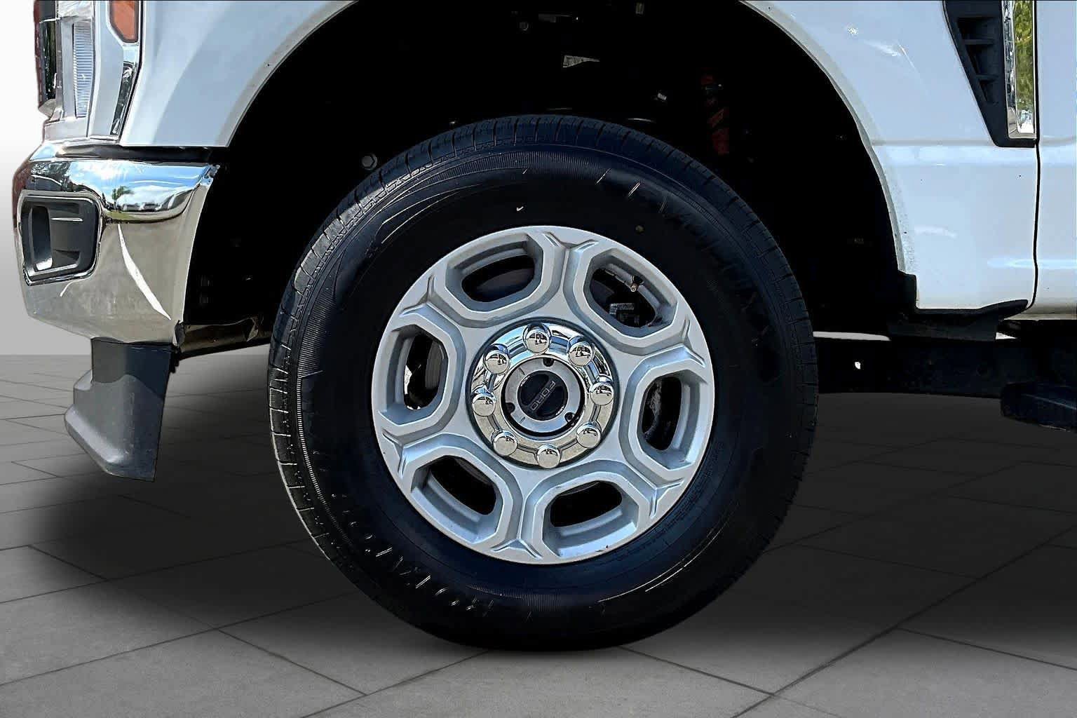 Used 2025 Ford F250 XLT AWD/4WD image 11