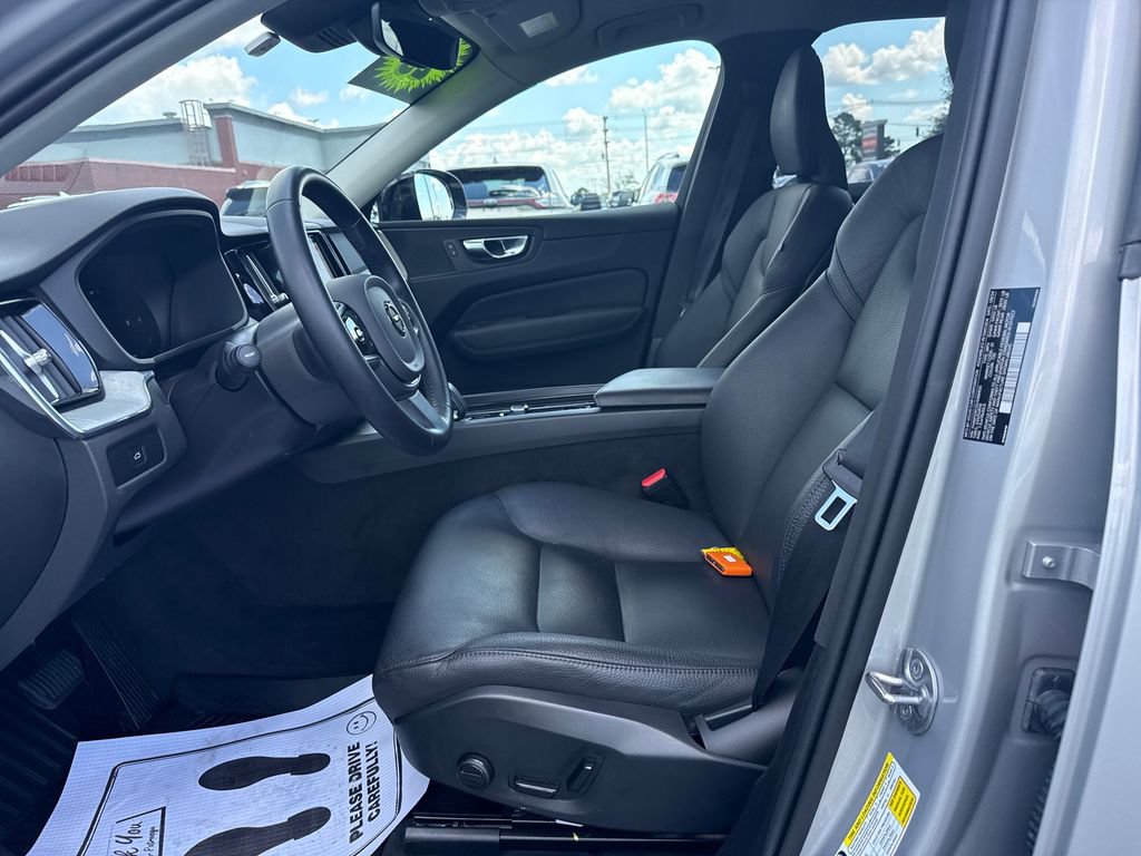 Used 2025 Volvo XC60 B5 Plus AWD/4WD image 19