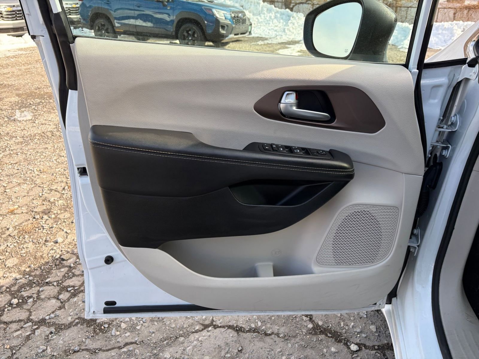 Used 2024 Chrysler Voyager LX image 18