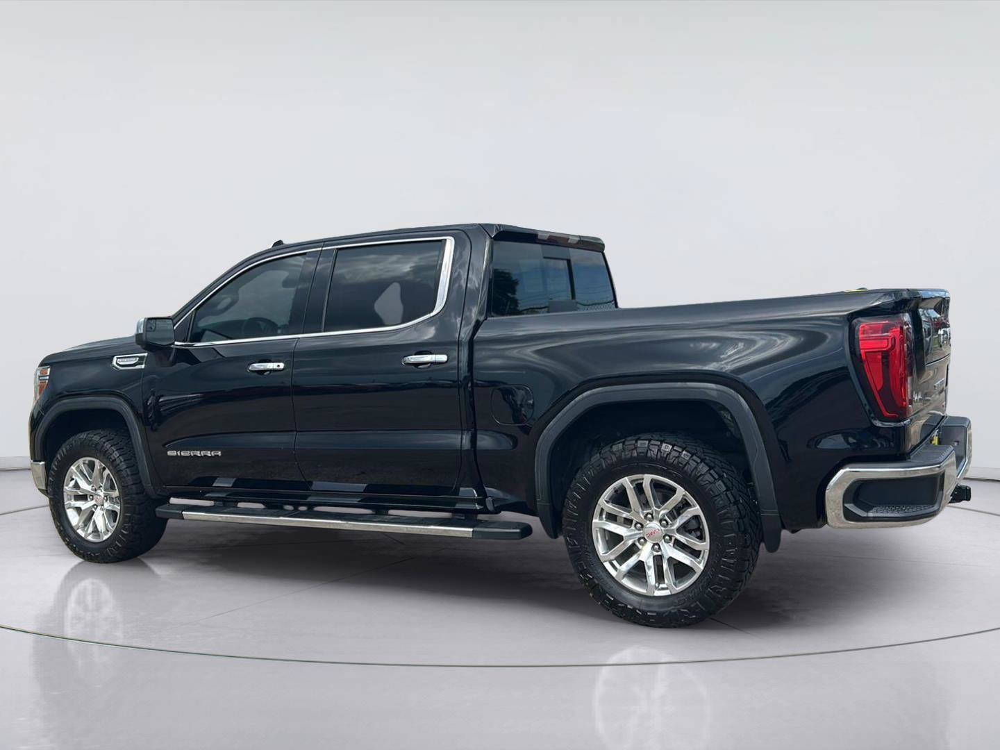 Used 2021 GMC Sierra 1500 SLT RWD image 4