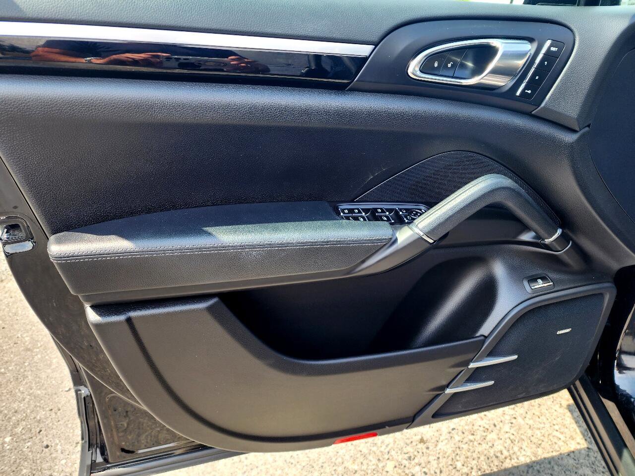 Used 2016 Porsche Cayenne S image 11