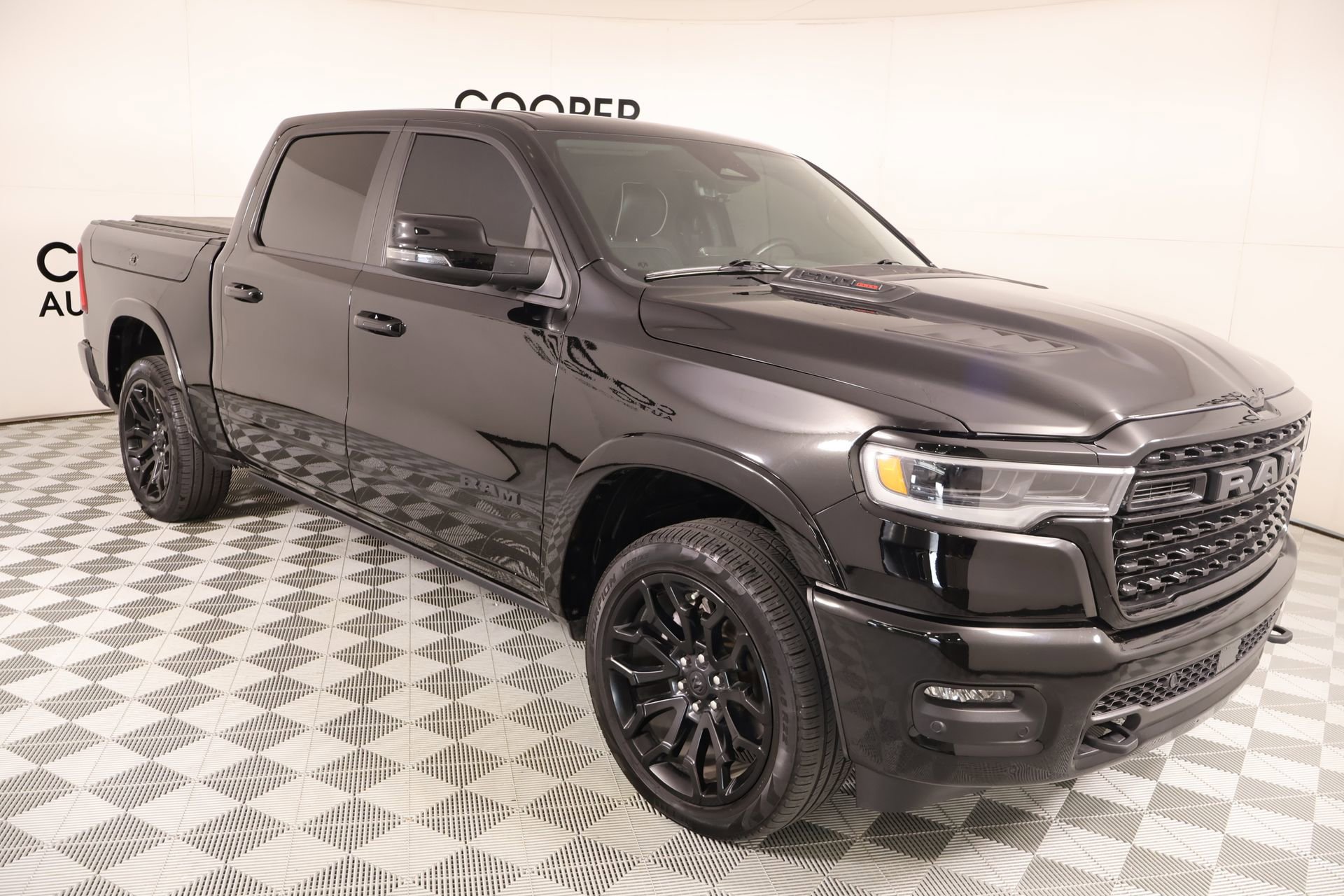 Used 2025 RAM 1500 Limited AWD/4WD image 1
