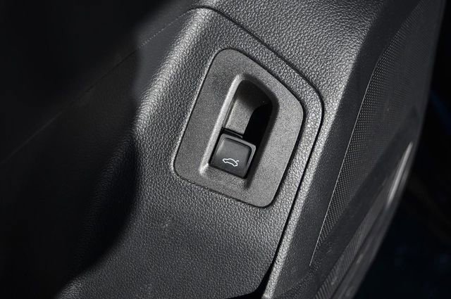 Certified 2023 Volkswagen Atlas SE image 9