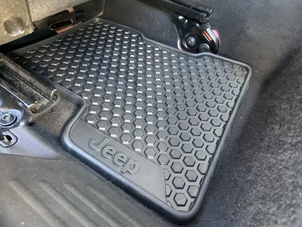 Used 2023 Jeep Renegade Latitude image 25