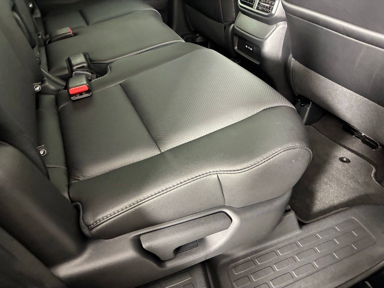 Used 2025 Honda Passport EX-L image 32