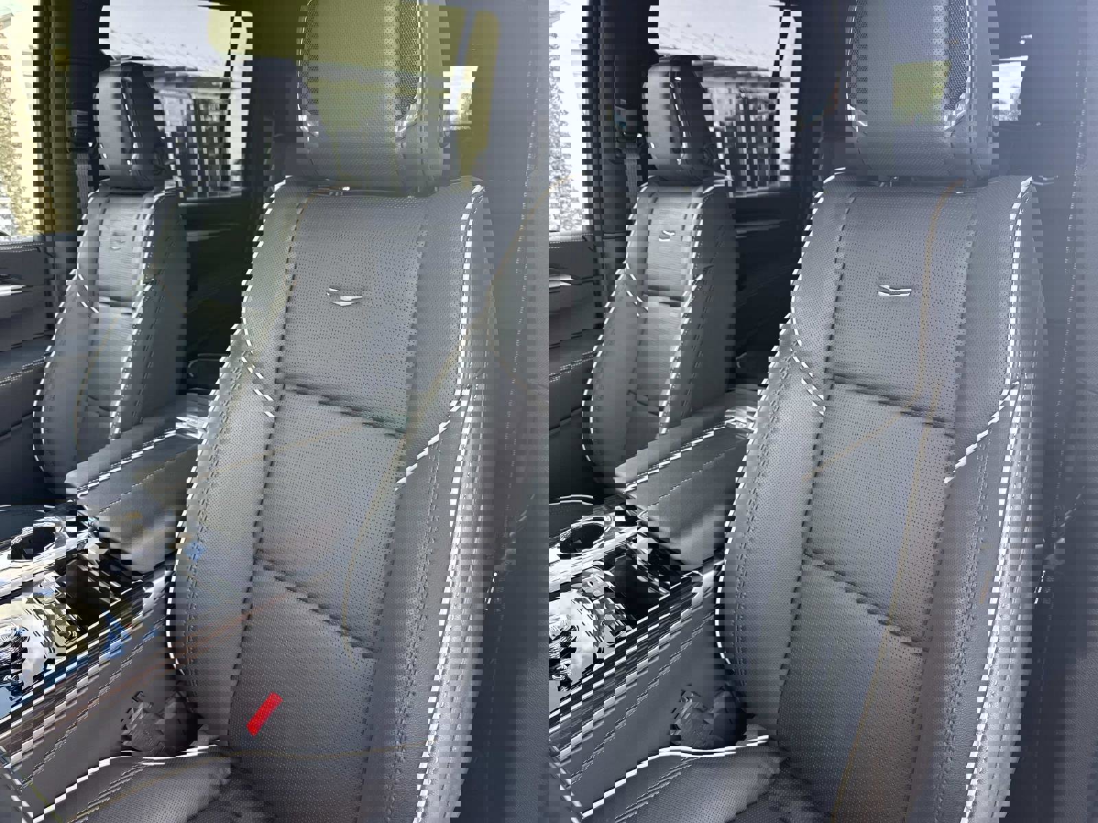 Certified 2025 Cadillac Escalade ESV Premium Luxury image 21