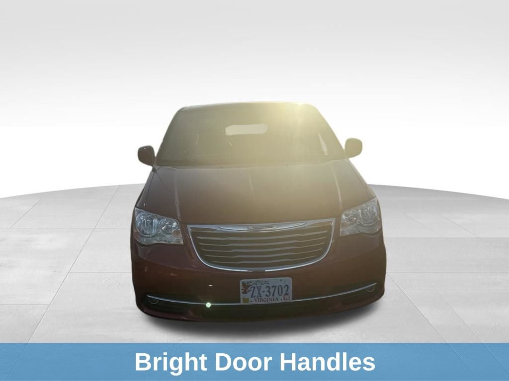 Used 2016 Chrysler Town & Country Touring image 13