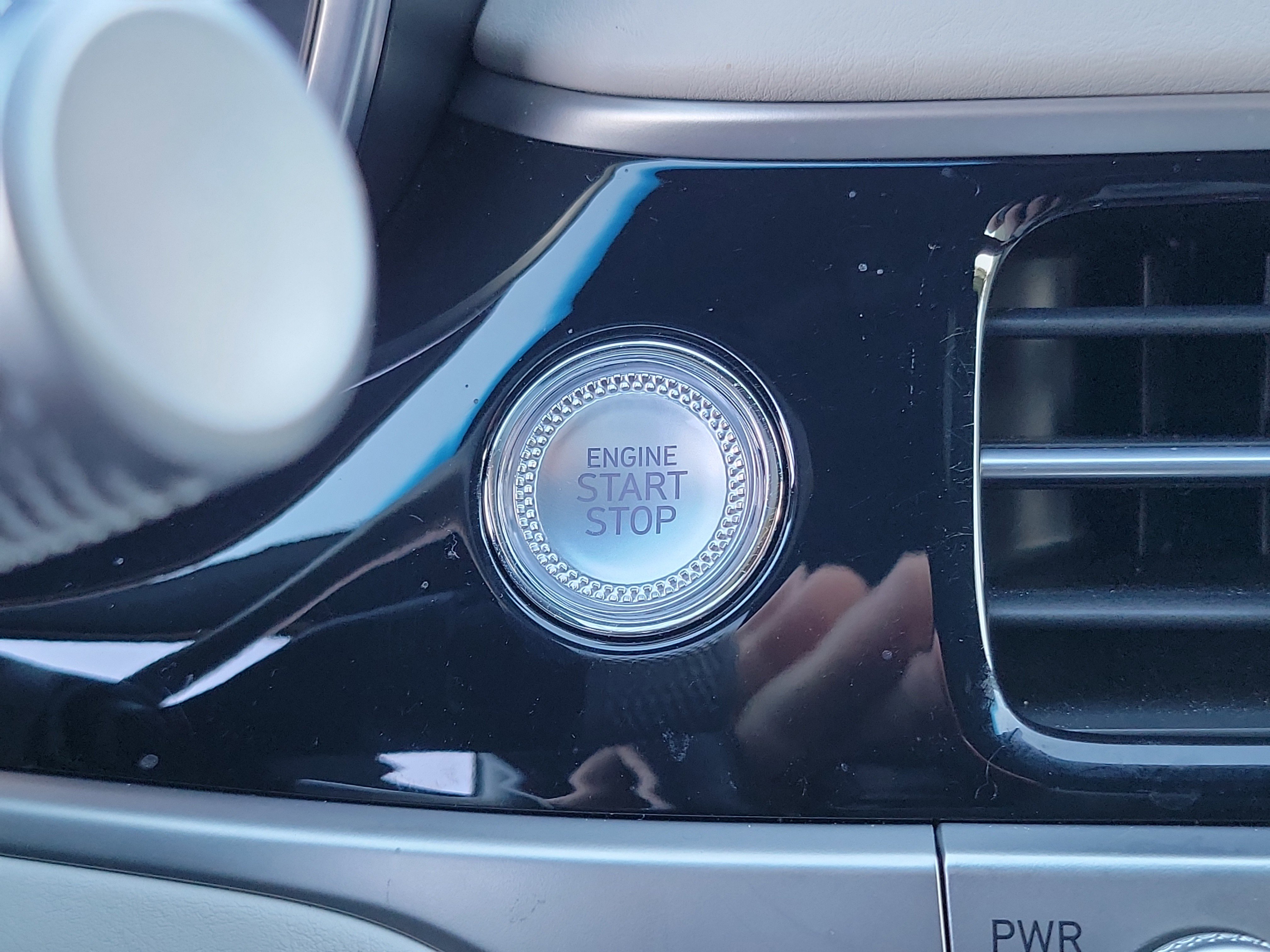 Certified 2025 Genesis G70 2.5T image 13