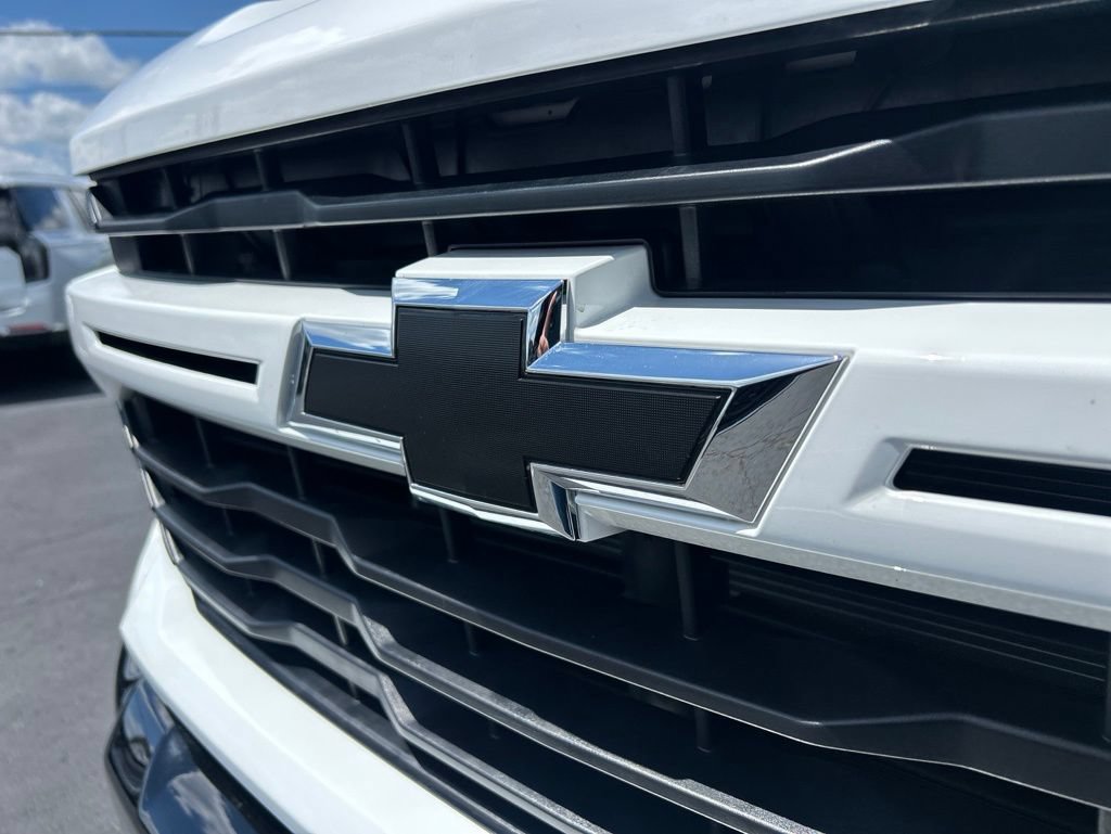 Used 2025 Chevrolet Silverado 2500 Custom w/ Custom Value Package AWD/4WD image 10