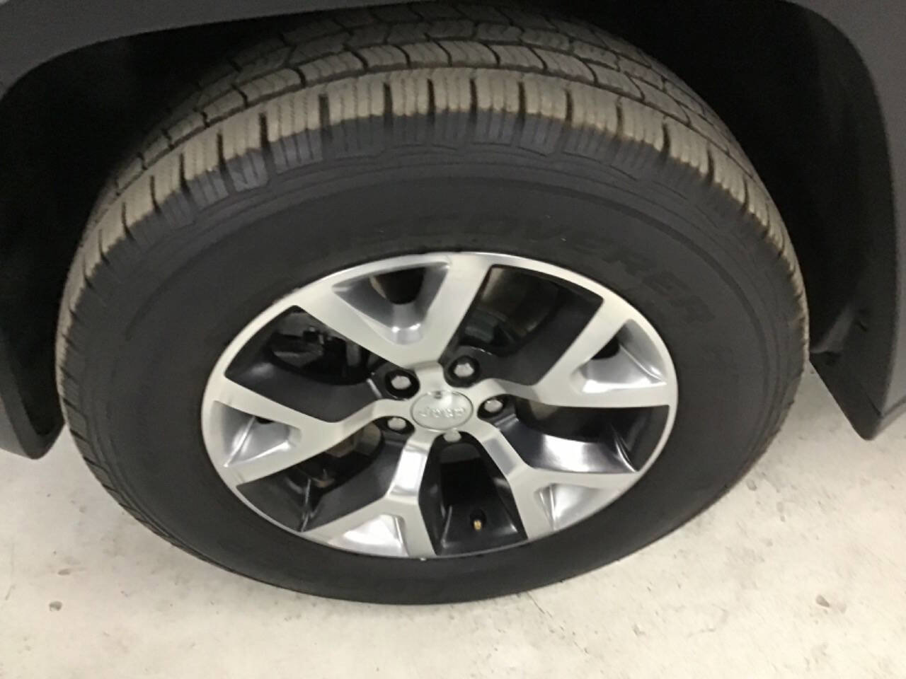 Used 2015 Jeep Cherokee Trailhawk w/ Comfort/Convenience Group AWD/4WD image 8
