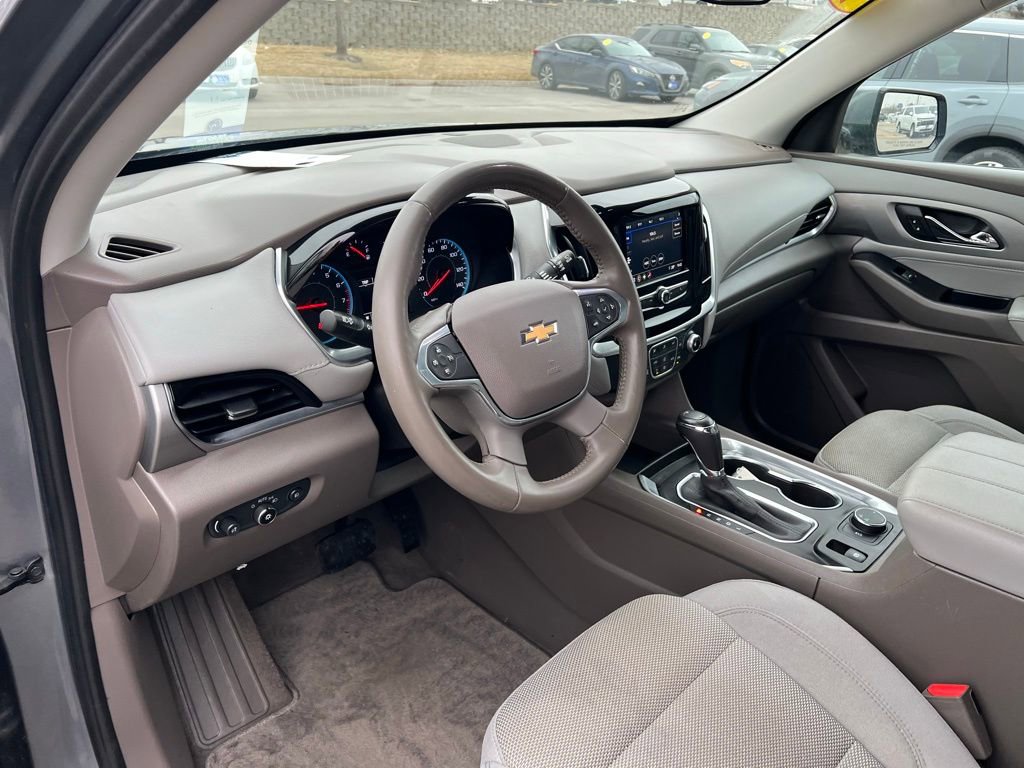 Used 2020 Chevrolet Traverse LT image 16