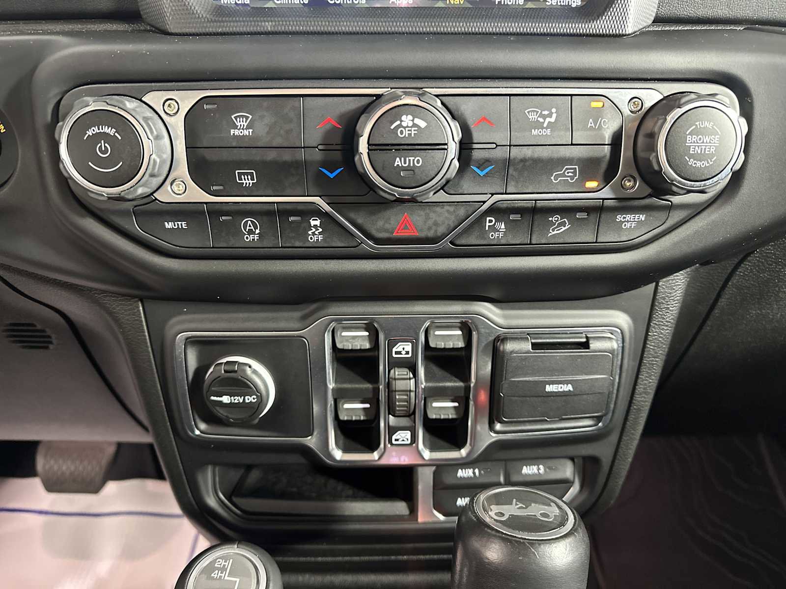 Used 2020 Jeep Wrangler Unlimited Sahara image 38