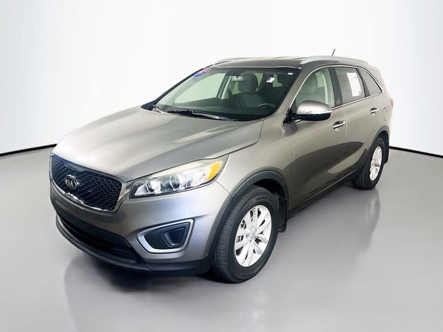 Used 2017 Kia Sorento LX image 4