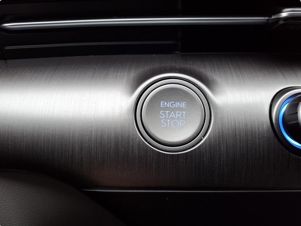 Used 2025 Hyundai Kona SEL image 7