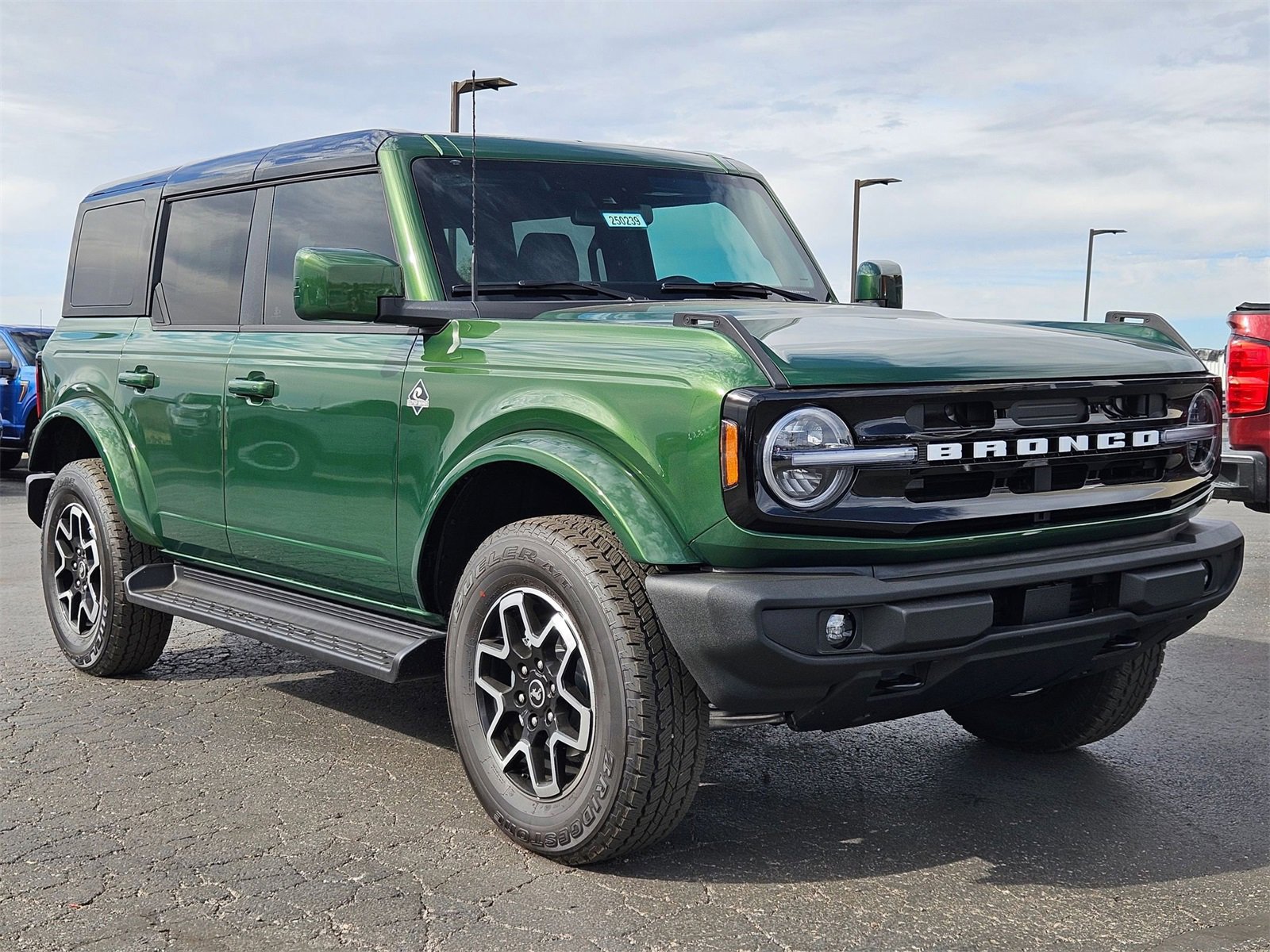 New 2025 Ford Bronco Outer Banks image 3