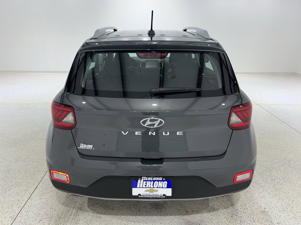 Used 2024 Hyundai Venue SEL image 4