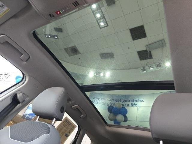 Certified 2024 Volkswagen Taos SE w/ Panoramic Sunroof Package image 16