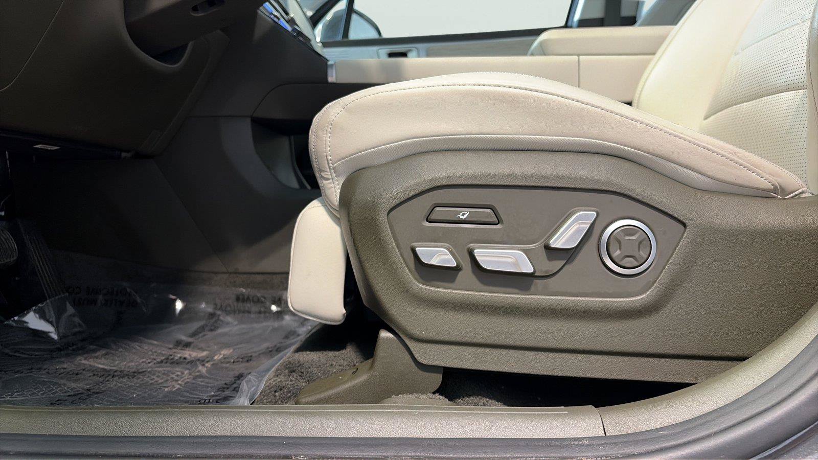Used 2025 Hyundai Santa Fe Calligraphy AWD/4WD image 23