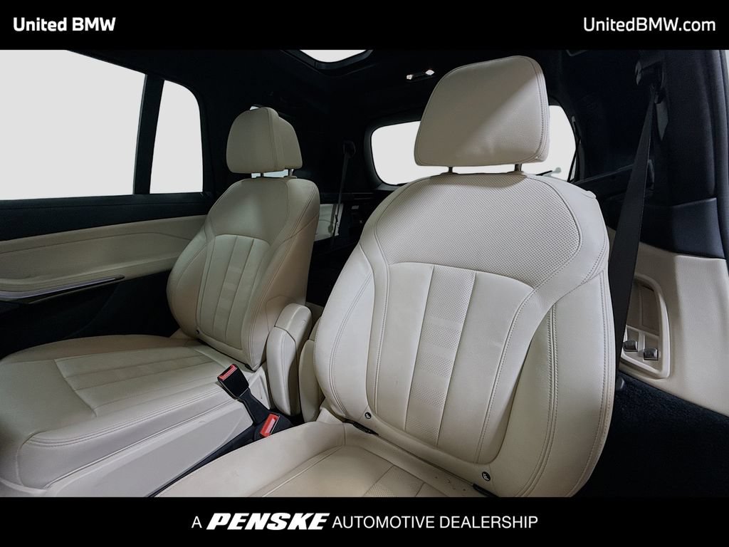 Used 2021 BMW X7 xDrive40i w/ M Sport Package AWD/4WD image 13